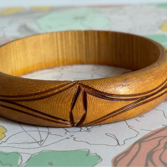 Carved Wooden Bangle Bracelet w starburst - Picture 2 of 6